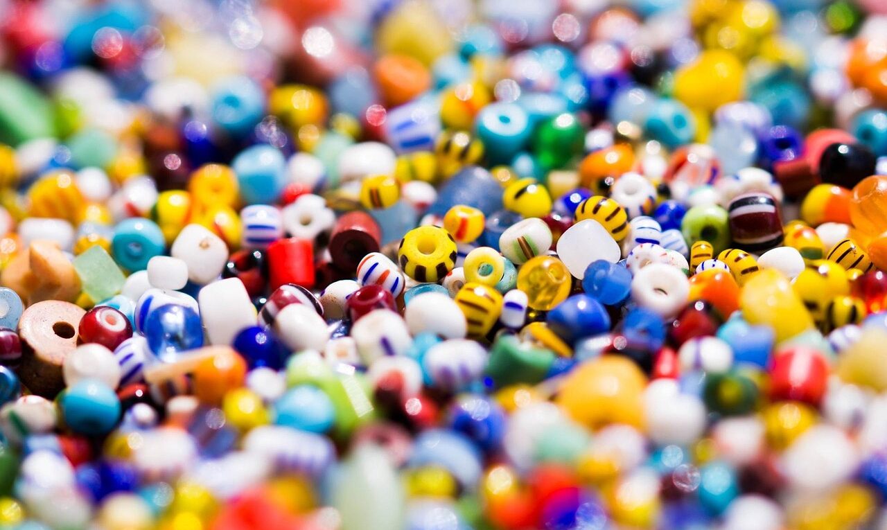 lots, multicoloured, pearls, jewellery, handcraft, glass beads-3296336.jpg